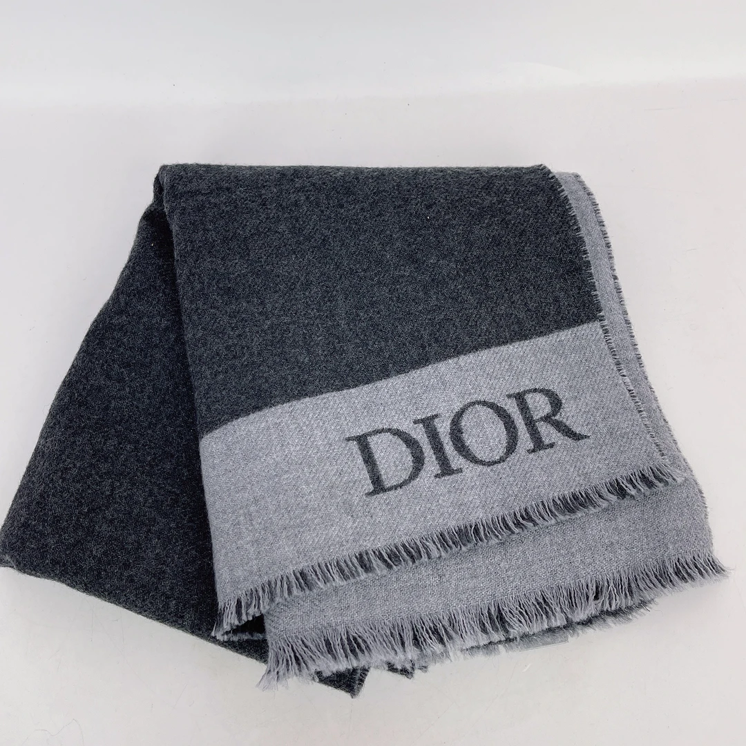 95新 DIOR/迪奥 迪奥 灰色围巾 J852