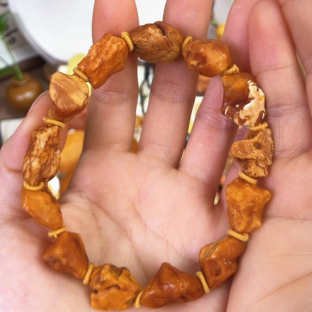 琥珀珠宝奇石未镶嵌。