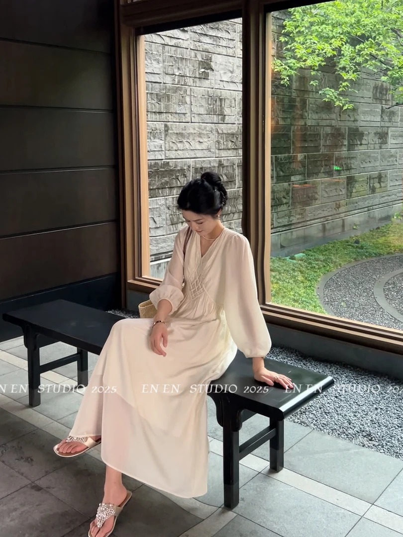 【智恩专属】长袖法式V领拼接纯色小众设计感连衣裙 YX25405