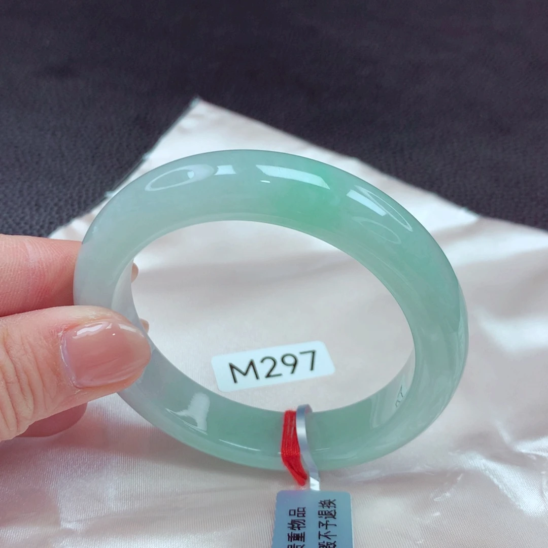 翡翠手镯未镶嵌铁****烤手镯88