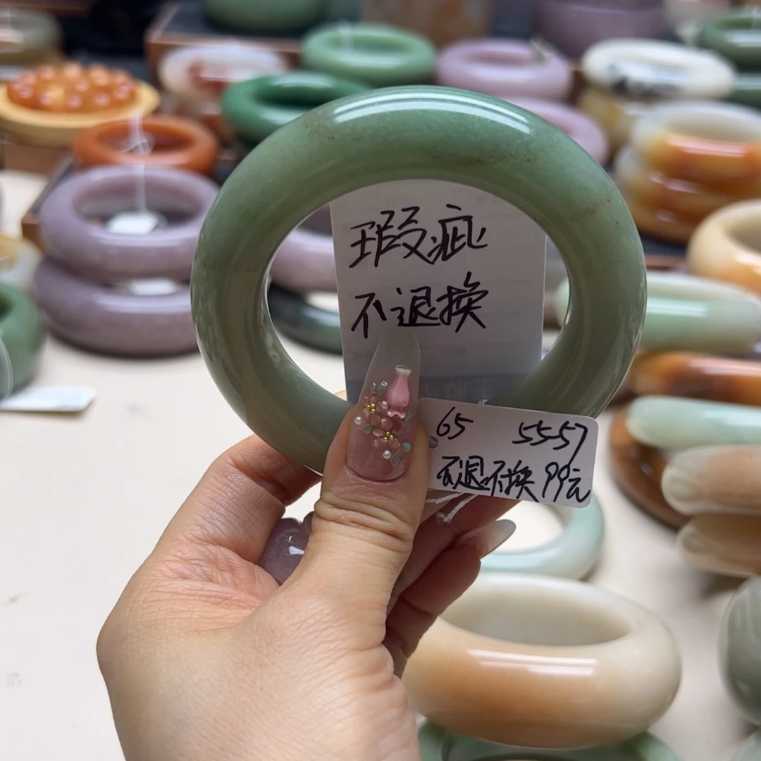 石英岩玉未镶嵌手镯