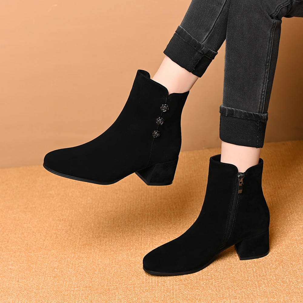 真皮羊皮秋冬新款方头山茶花粗跟侧拉链女士洋气小短靴绒面瘦瘦靴