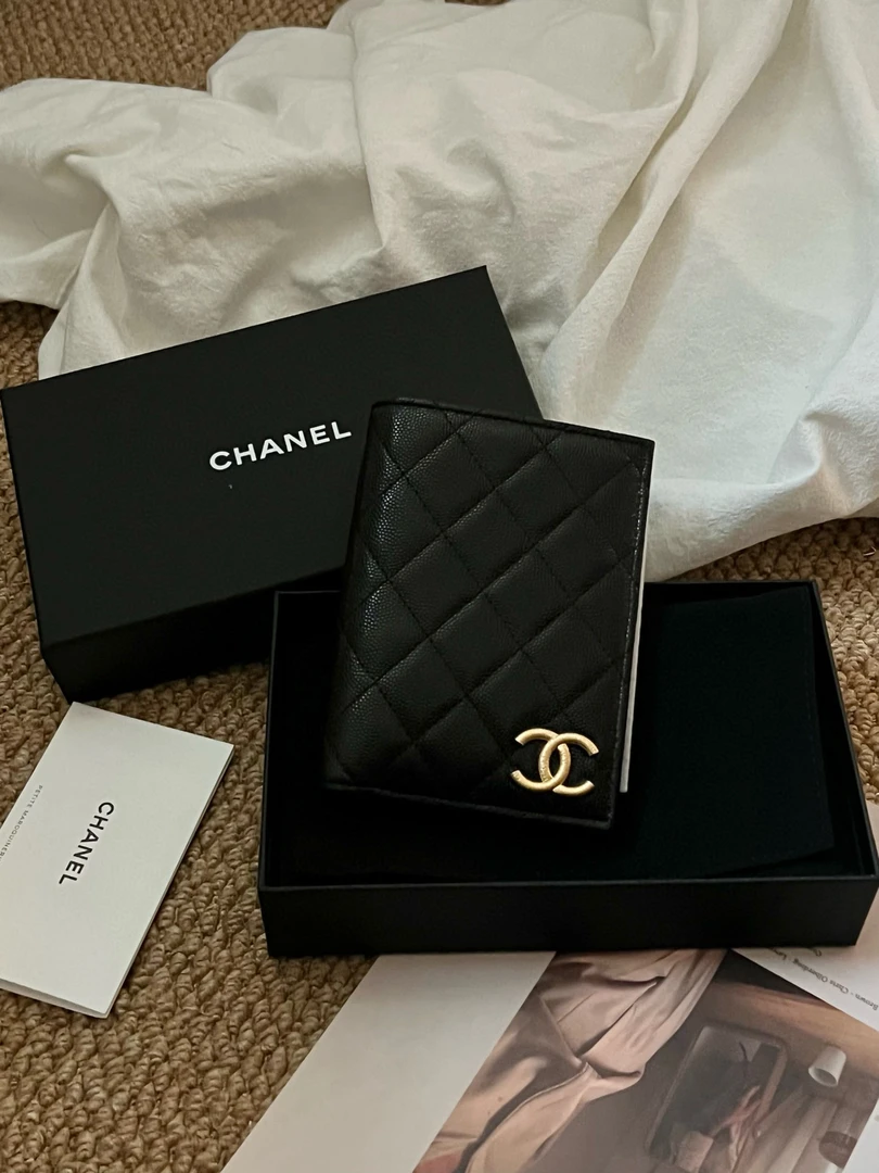 全新未使用 Chanel/香奈儿 25p黑金金丝logo鱼子酱护照夹