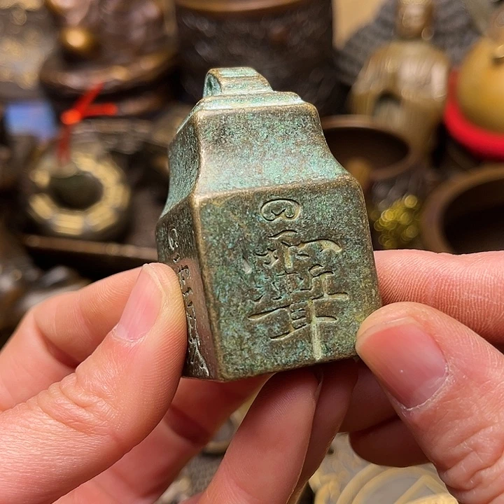 精美铜器批发档口