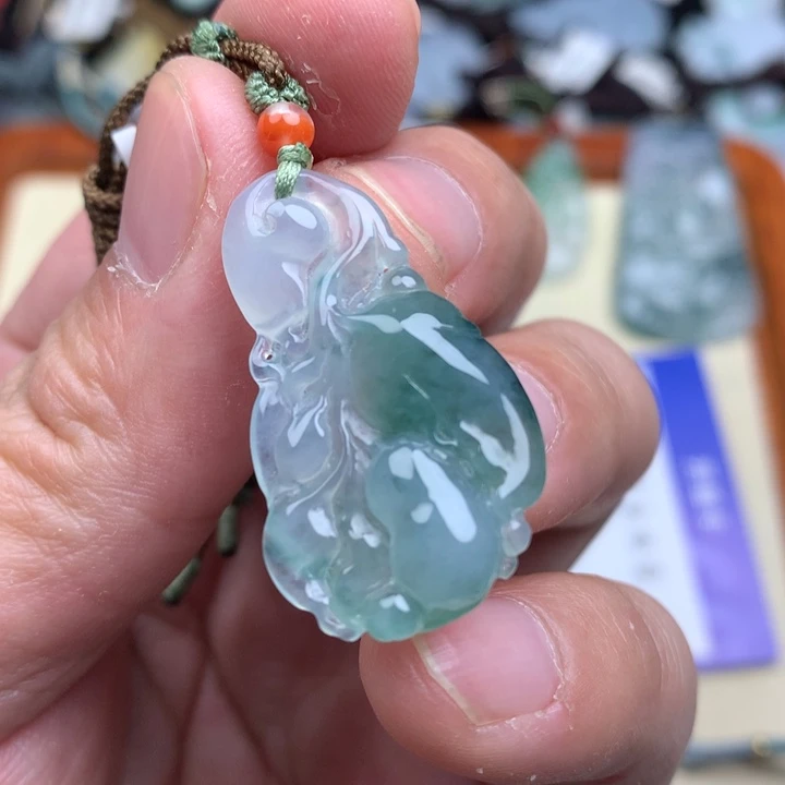 翡翠颈饰未镶嵌福瓜