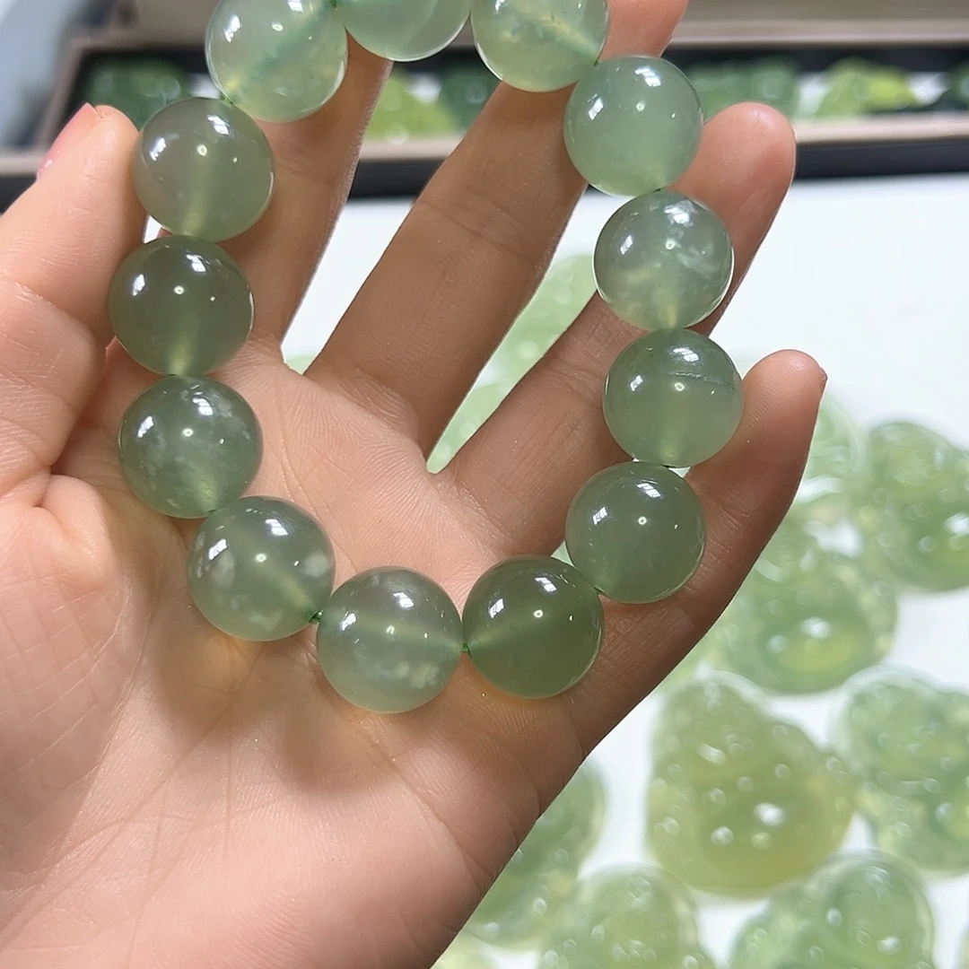 曰***落蛇纹石玉未镶嵌颈饰