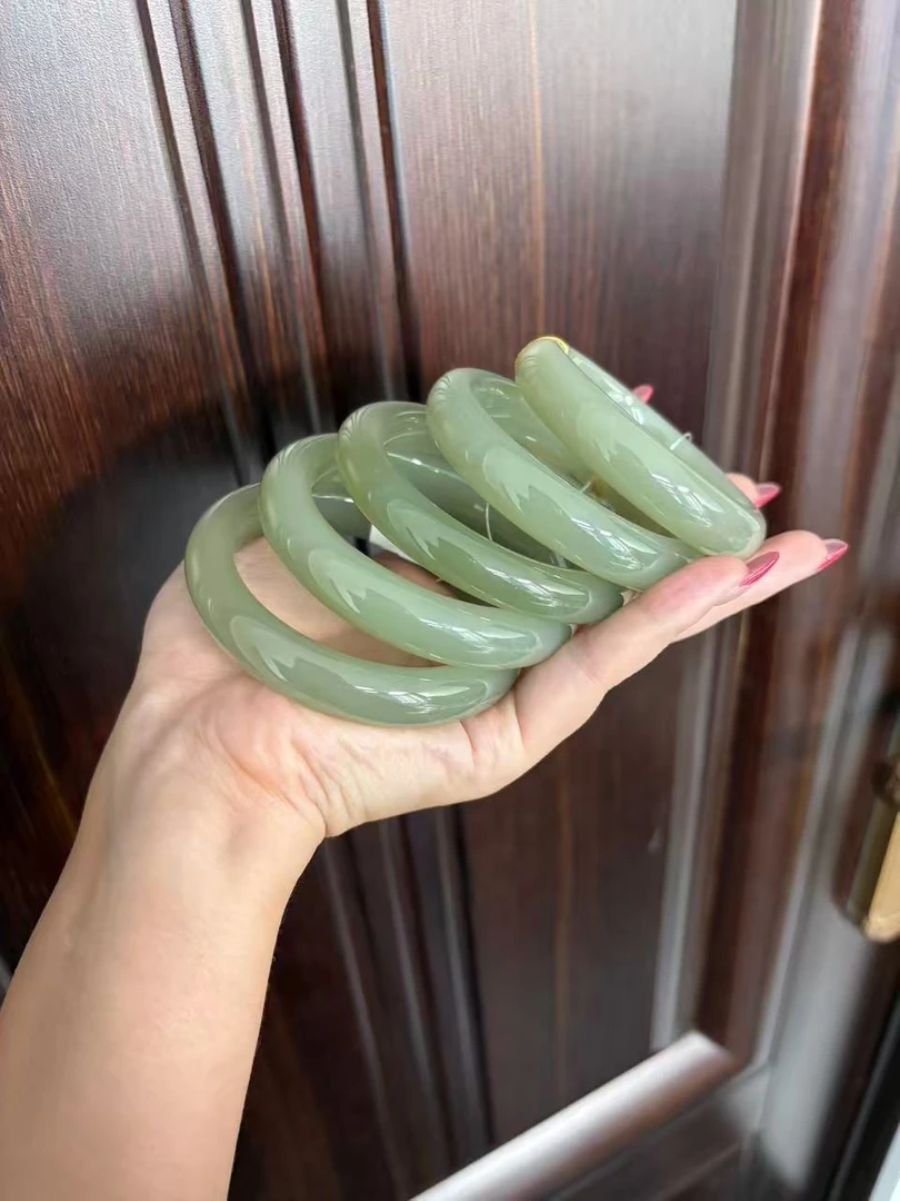 天然和田玉精品浅湖水有天然玉石结构2906000E多样性发货拍一发一