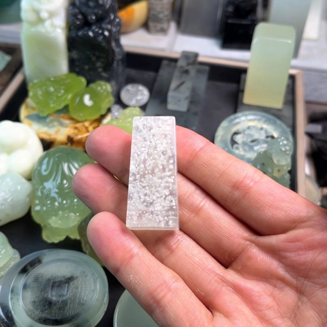 蛇纹石玉未镶嵌挂件都**?