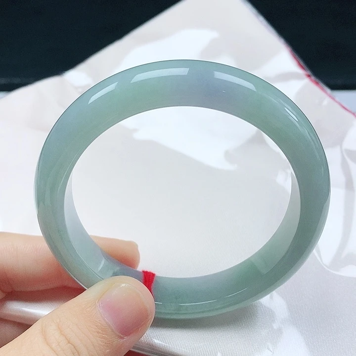 翡翠手镯未镶嵌天然翡翠
