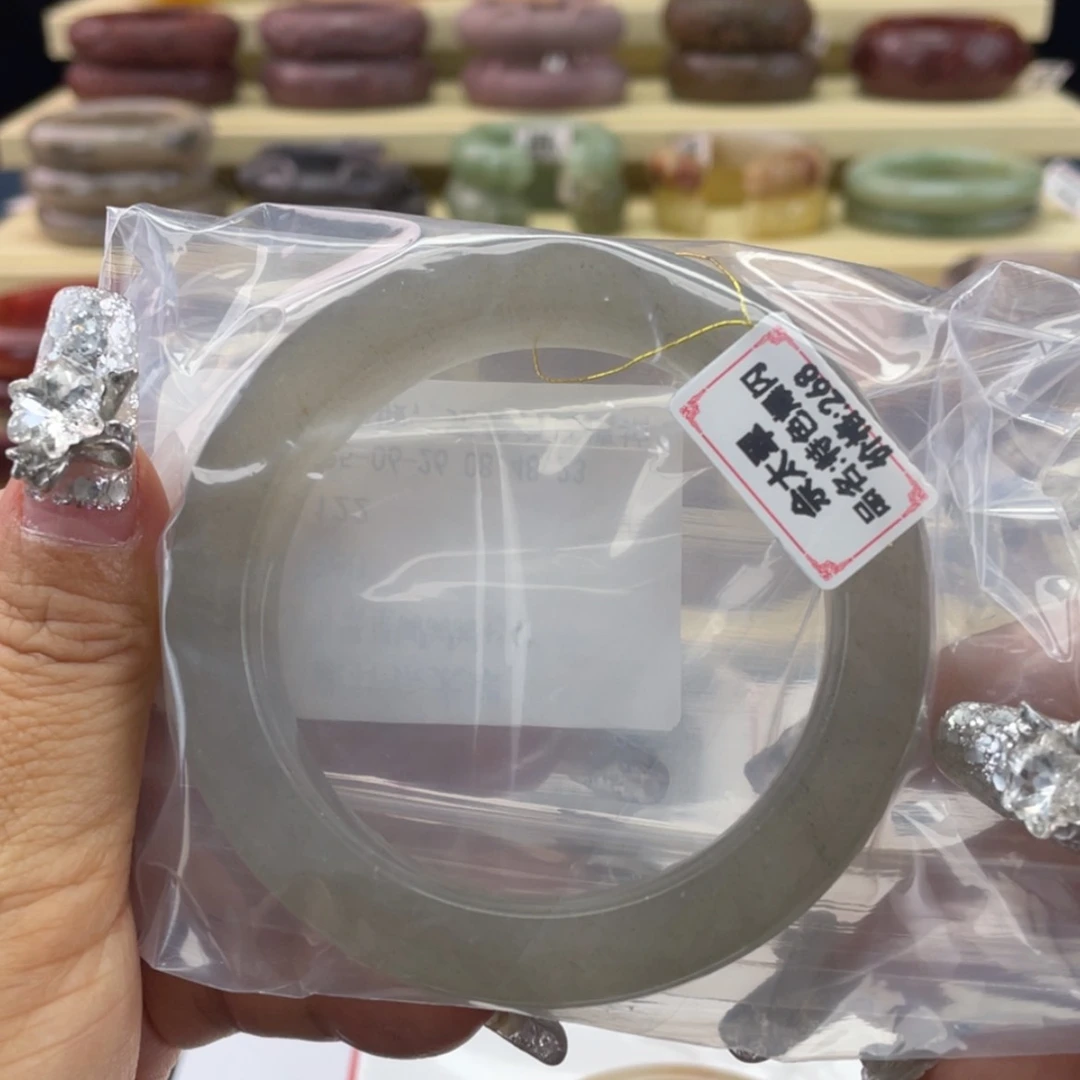 【闪购商品】石英岩玉手镯未镶嵌冰****✨