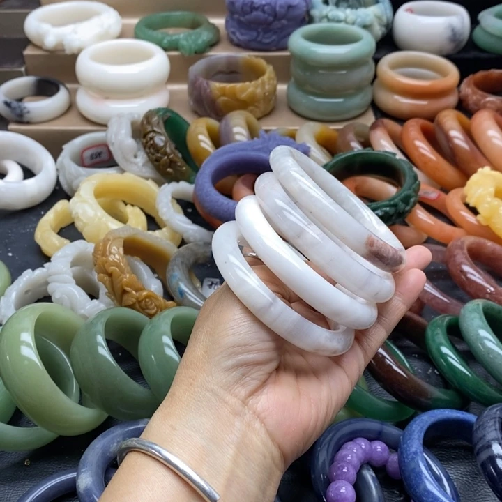 石英质玉未镶嵌手镯