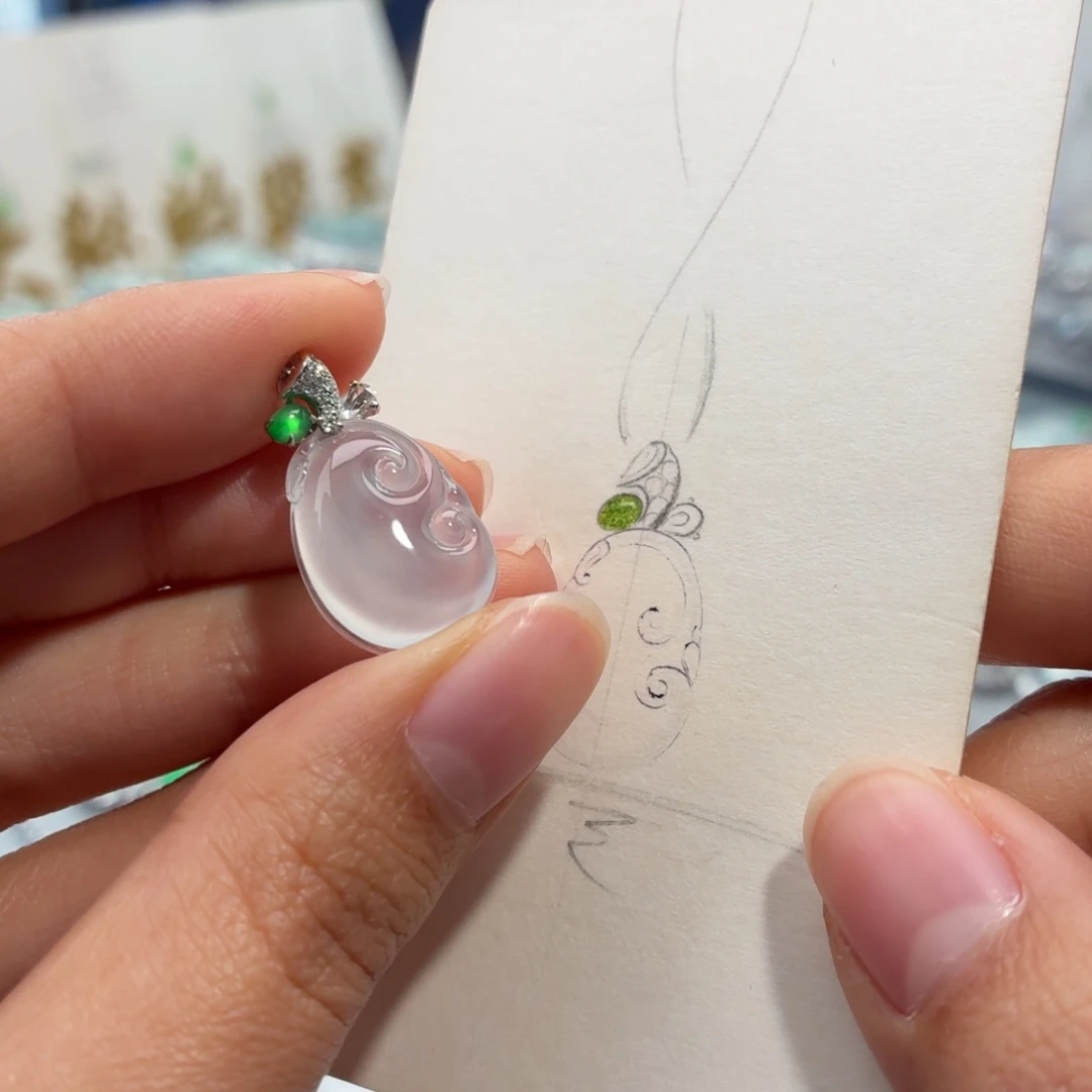 翡翠18K金镶嵌颈饰