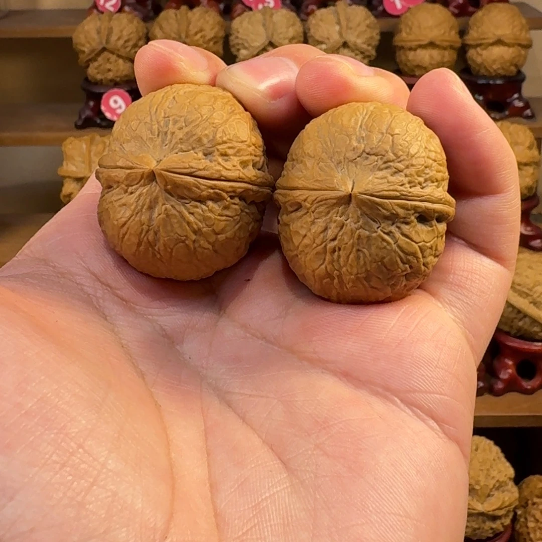 铁核桃把件粗筋皇冠