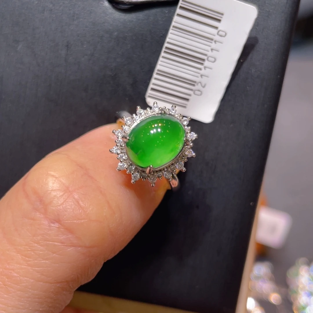 翡翠未镶嵌颈饰戒指