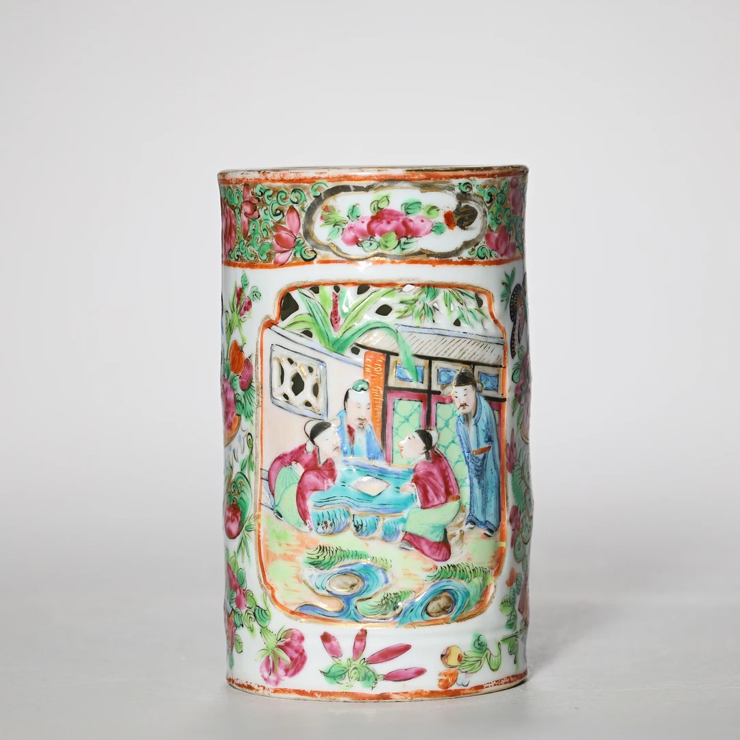 【预展专用】3941清晚期·镂空雕广彩人物故事纹笔筒【古董拍卖】