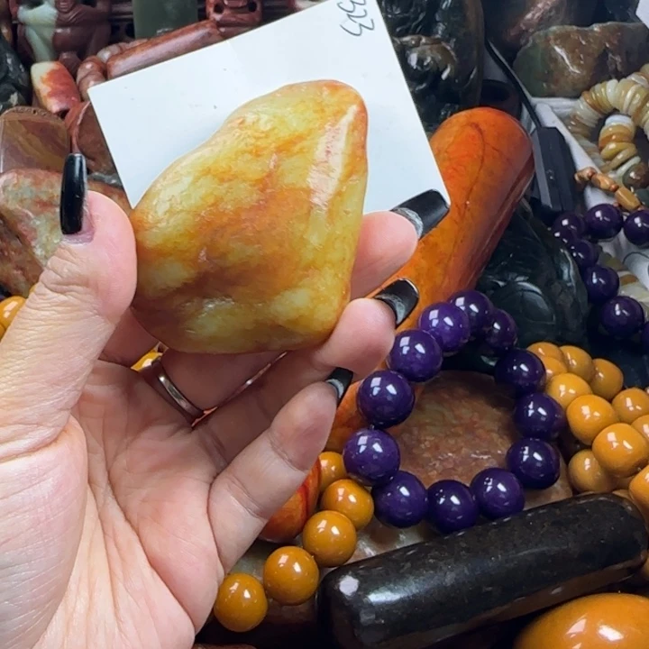 未镶嵌透闪石质玉珠宝奇石