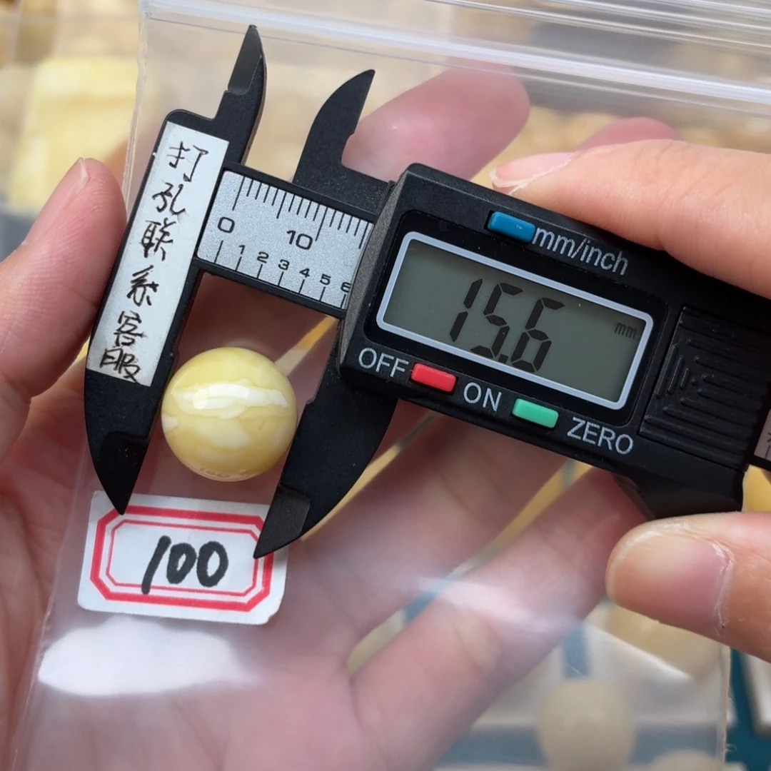 上***子未镶嵌蜜蜡裸石蜜蜡