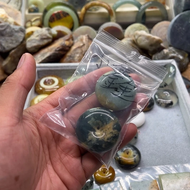 未镶嵌蛇纹石玉珠宝奇石@*鑫