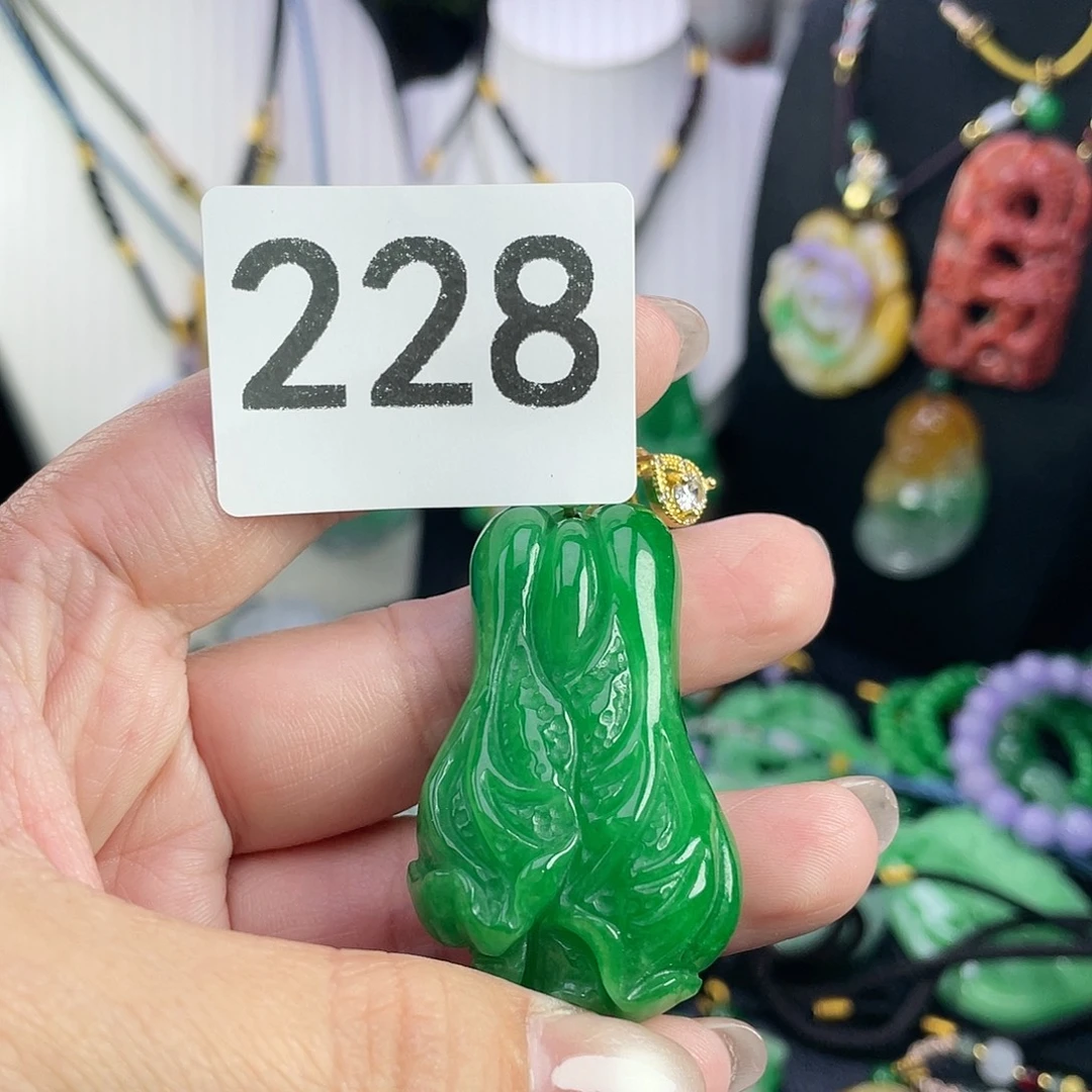 翡翠未镶嵌吊坠(赠链)