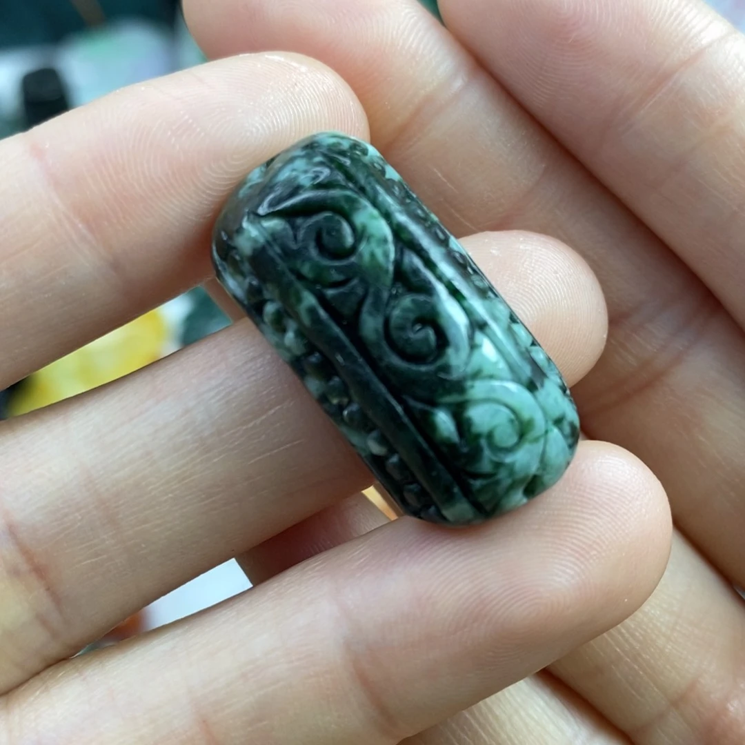 翡翠颈饰未镶嵌吊坠：裸发