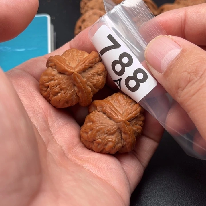 桃核把件金字塔33