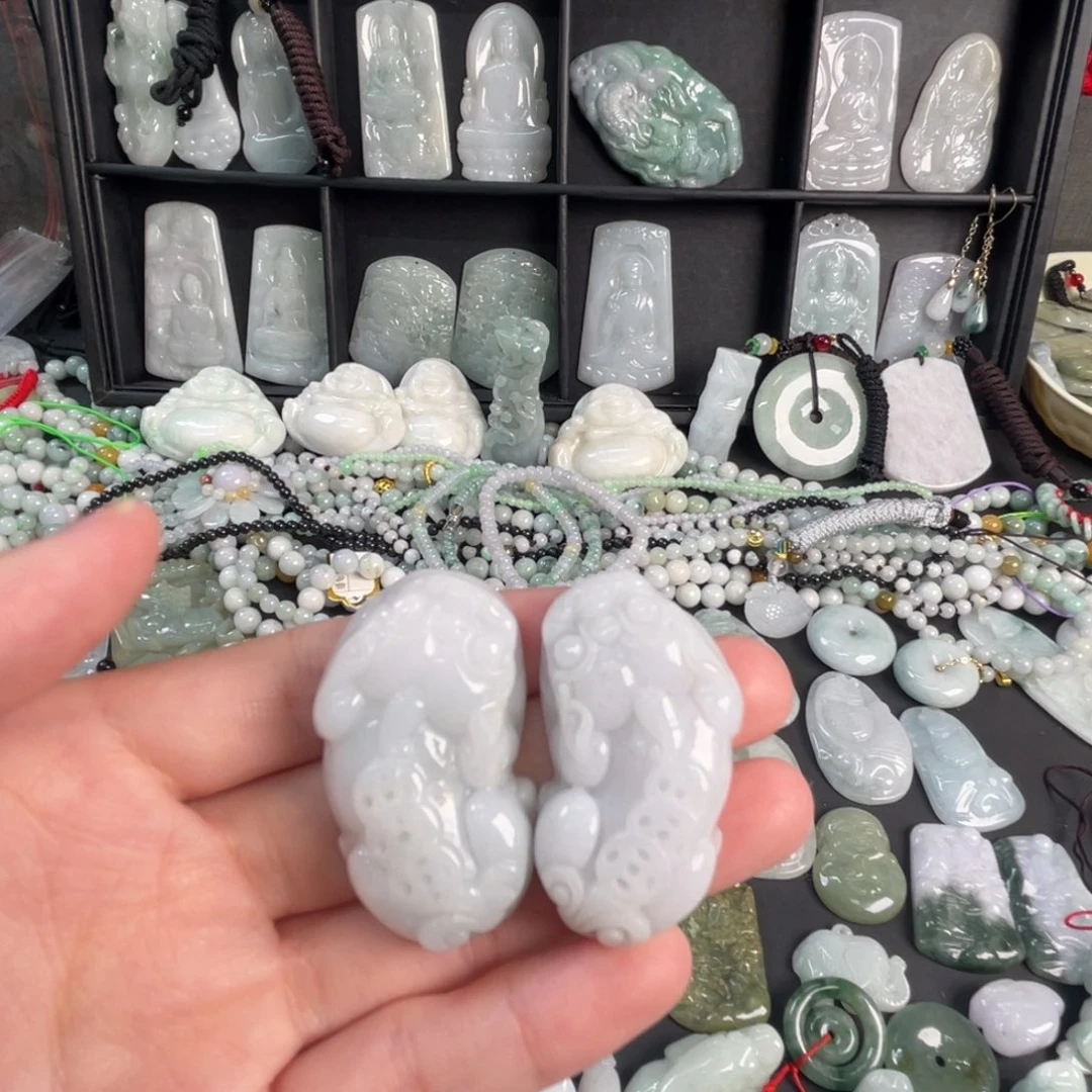 翡翠未镶嵌吊坠(不含链)瑕疵