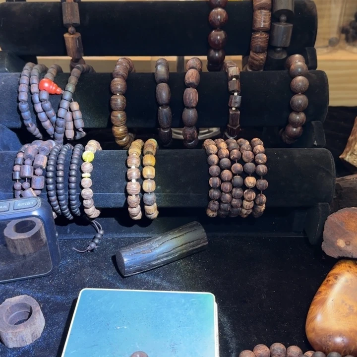 木c**i降真香戒指两个