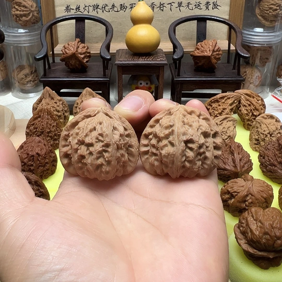 38号文玩核桃40.5尺三角白黄金顶