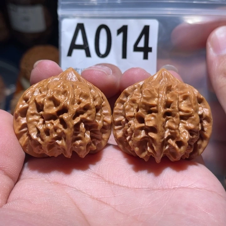 文玩核桃吊坠大龙狮子头40