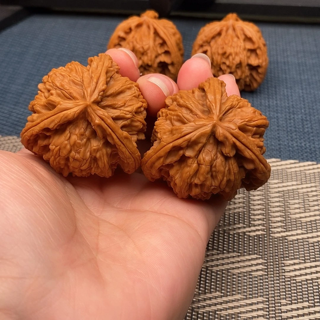 精***云文玩核桃吊坠三棱