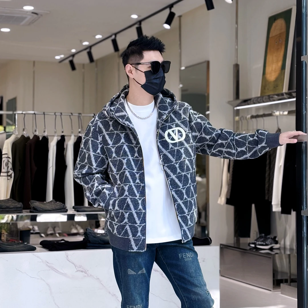 VALENTIN PRLUO男士秋冬新款外套 绵羊毛材质减龄时尚连帽款