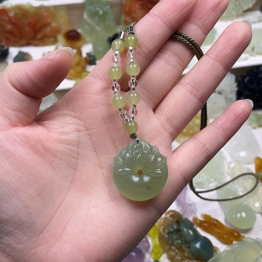 蛇纹石玉未镶嵌颈饰