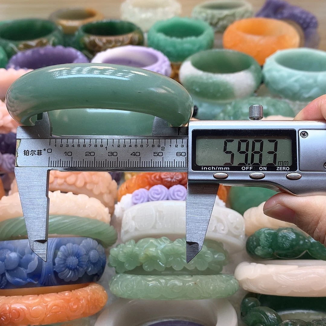 未镶嵌手镯石英质玉