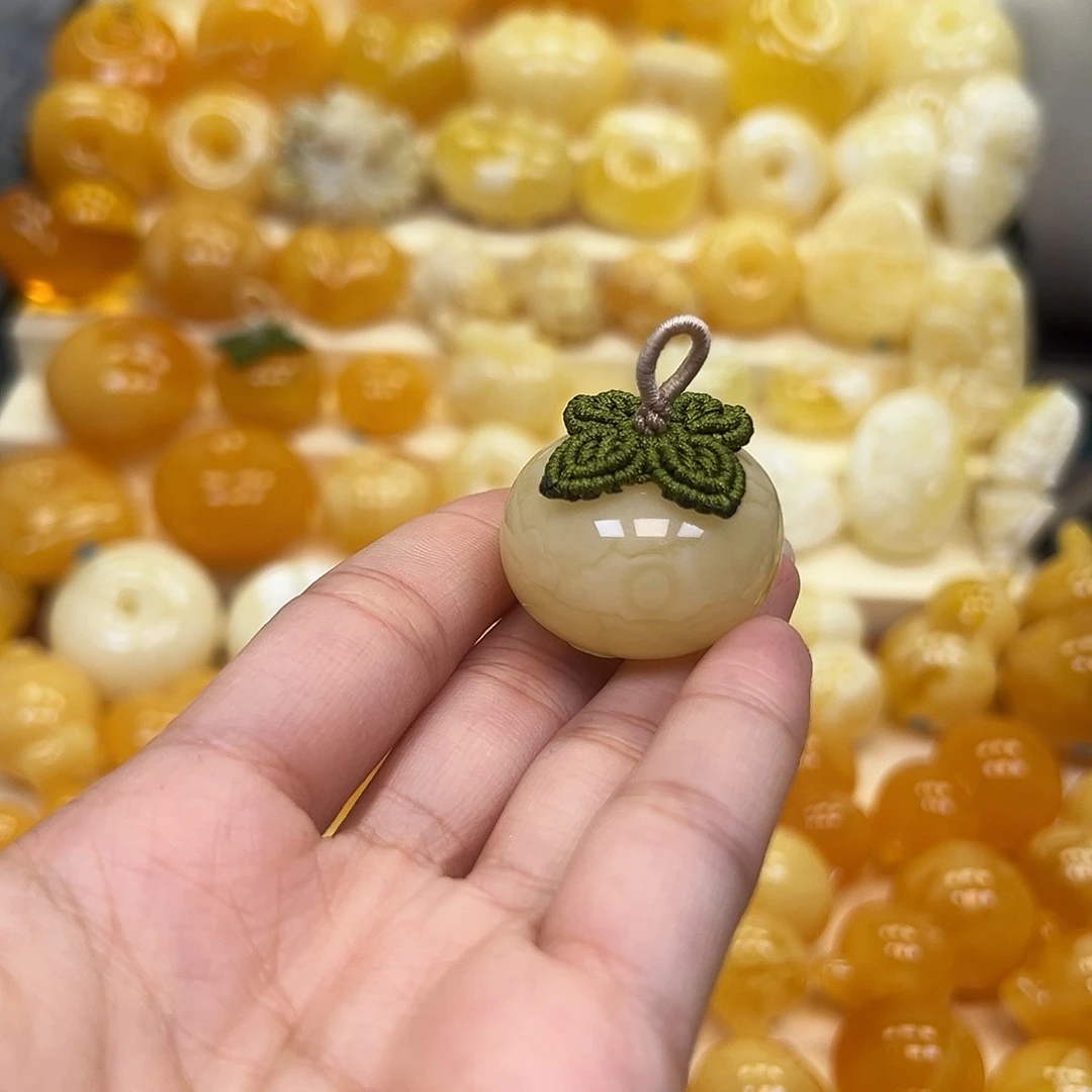 琥珀未镶嵌颈饰蜜蜡