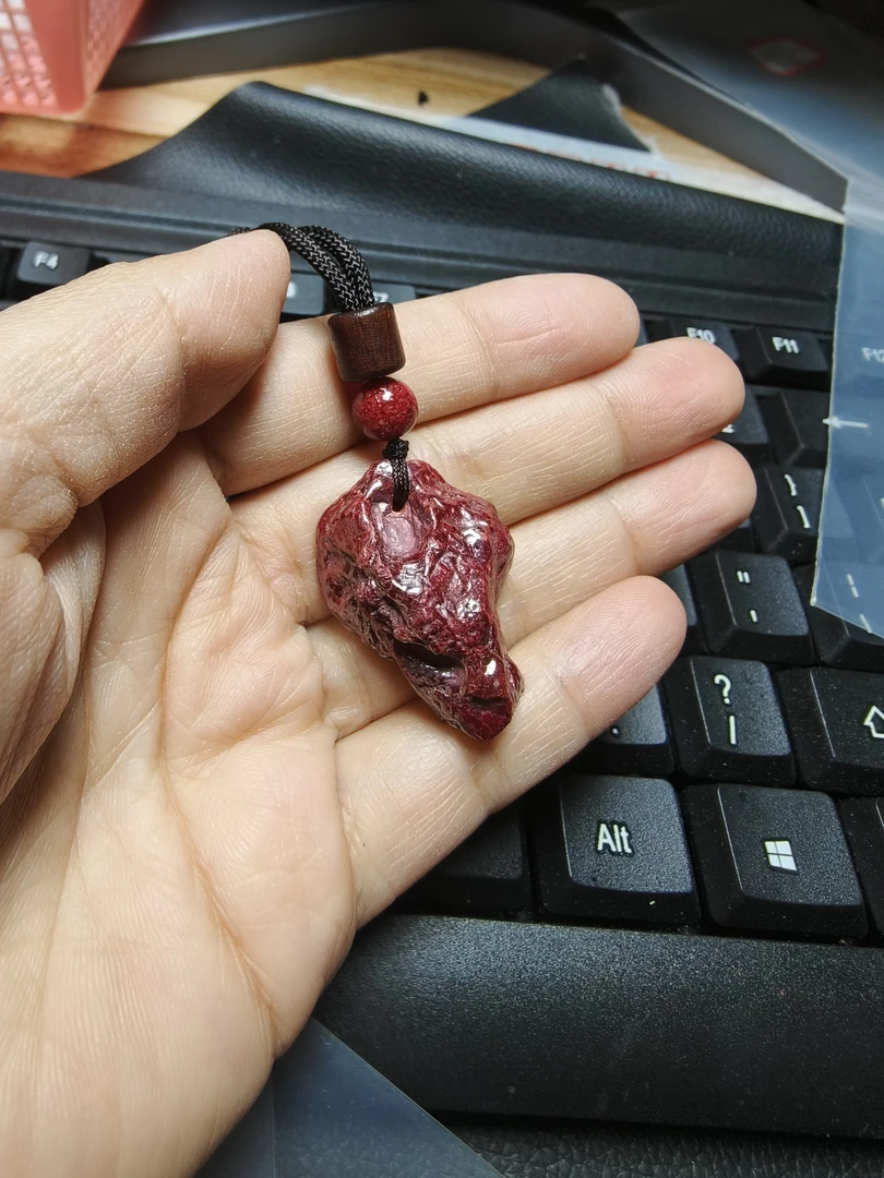 天然辰砂天然朱砂原矿石无根砂吊坠31克