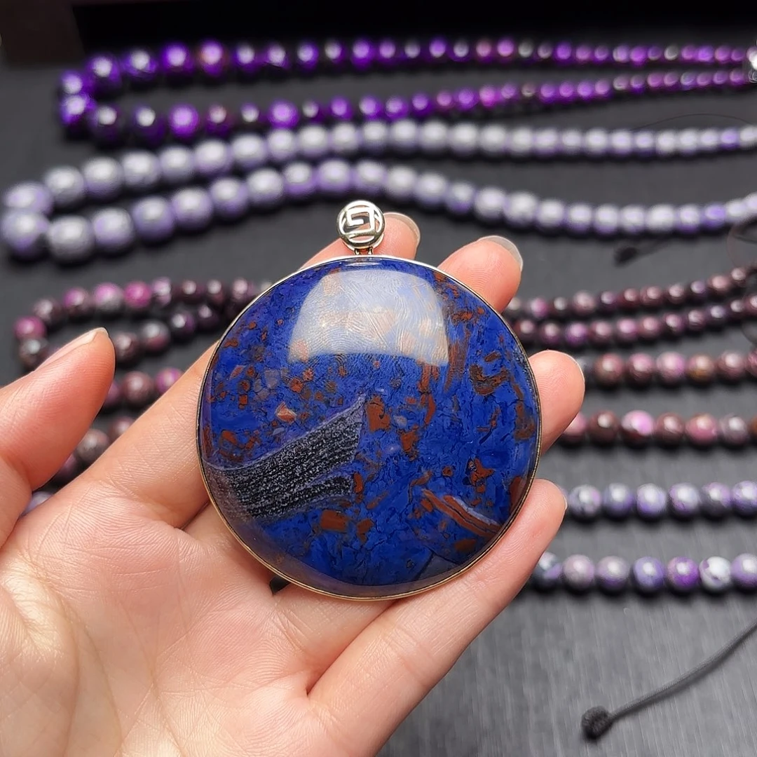 天***5苏纪石（舒俱来）18K金镶嵌圆牌