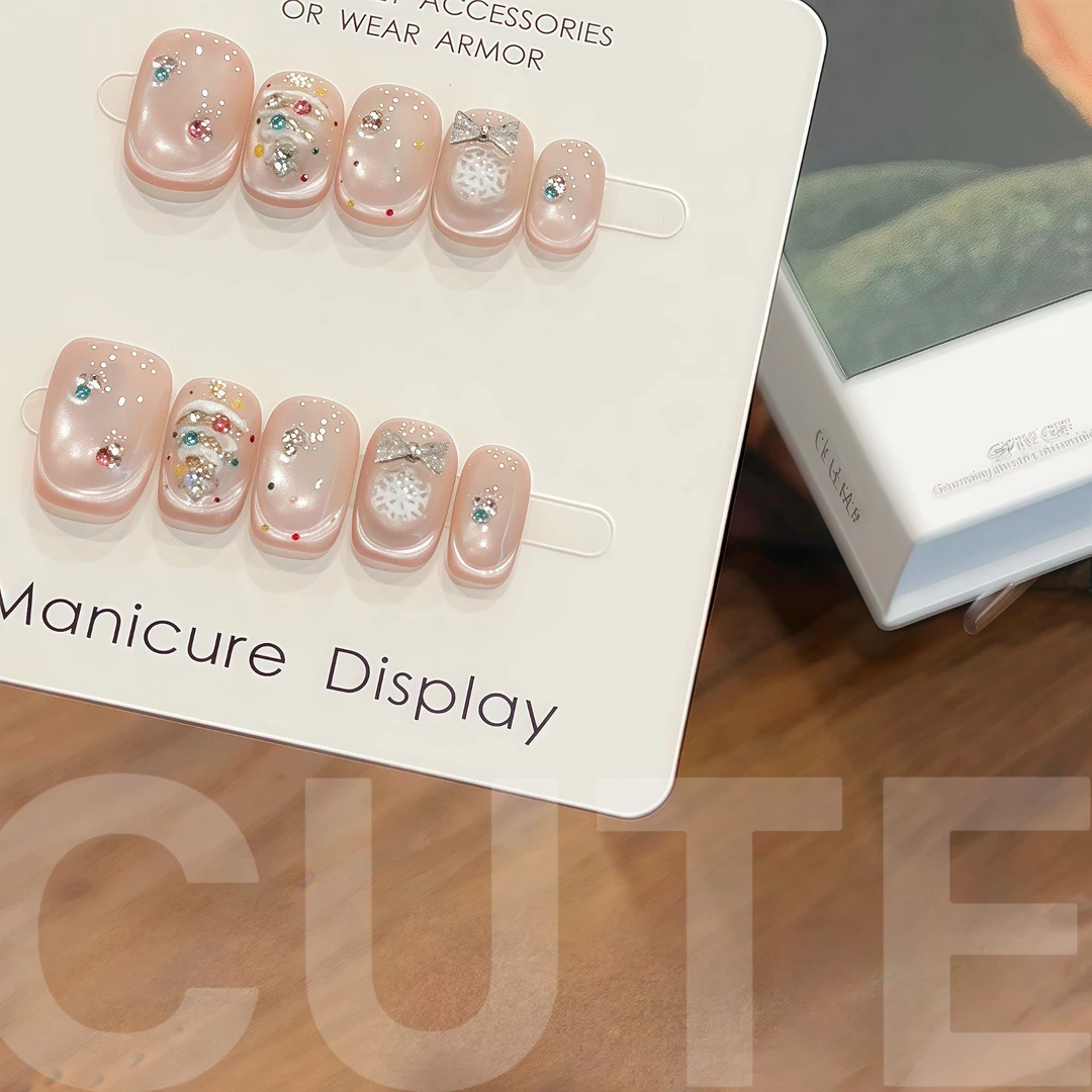 【圣诞恋歌】可爱节日波点猫眼短款穿戴甲温柔显白日常百搭美甲