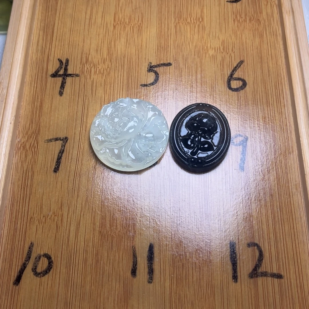 卷***。蛇纹石玉未镶嵌颈饰