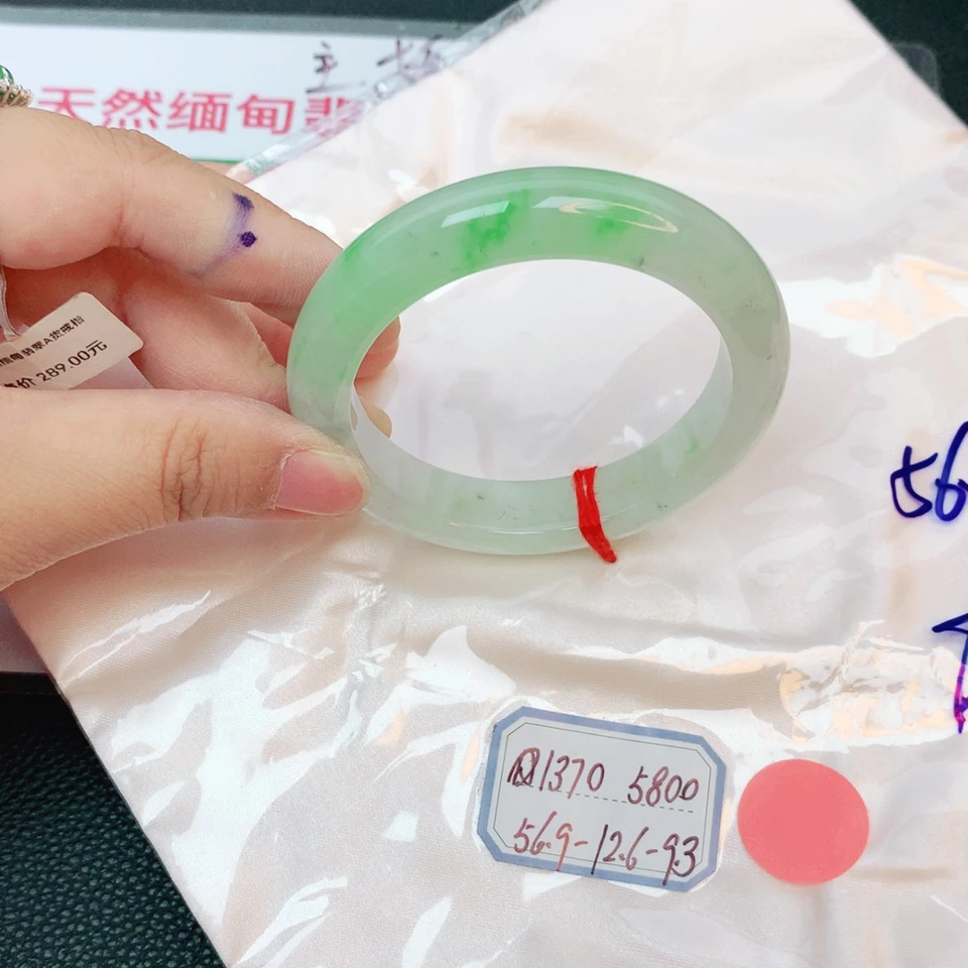 翡翠手镯未镶嵌缅甸翡翠