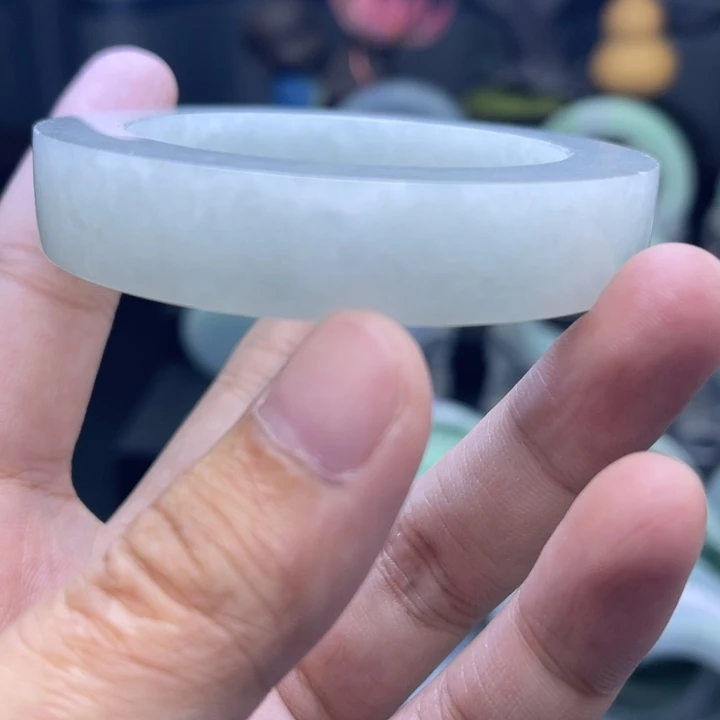 定制翡翠未镶嵌手镯