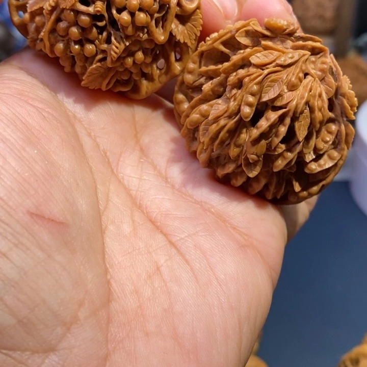 凯***旋核桃手串/手链立体镂空雕刻南疆石