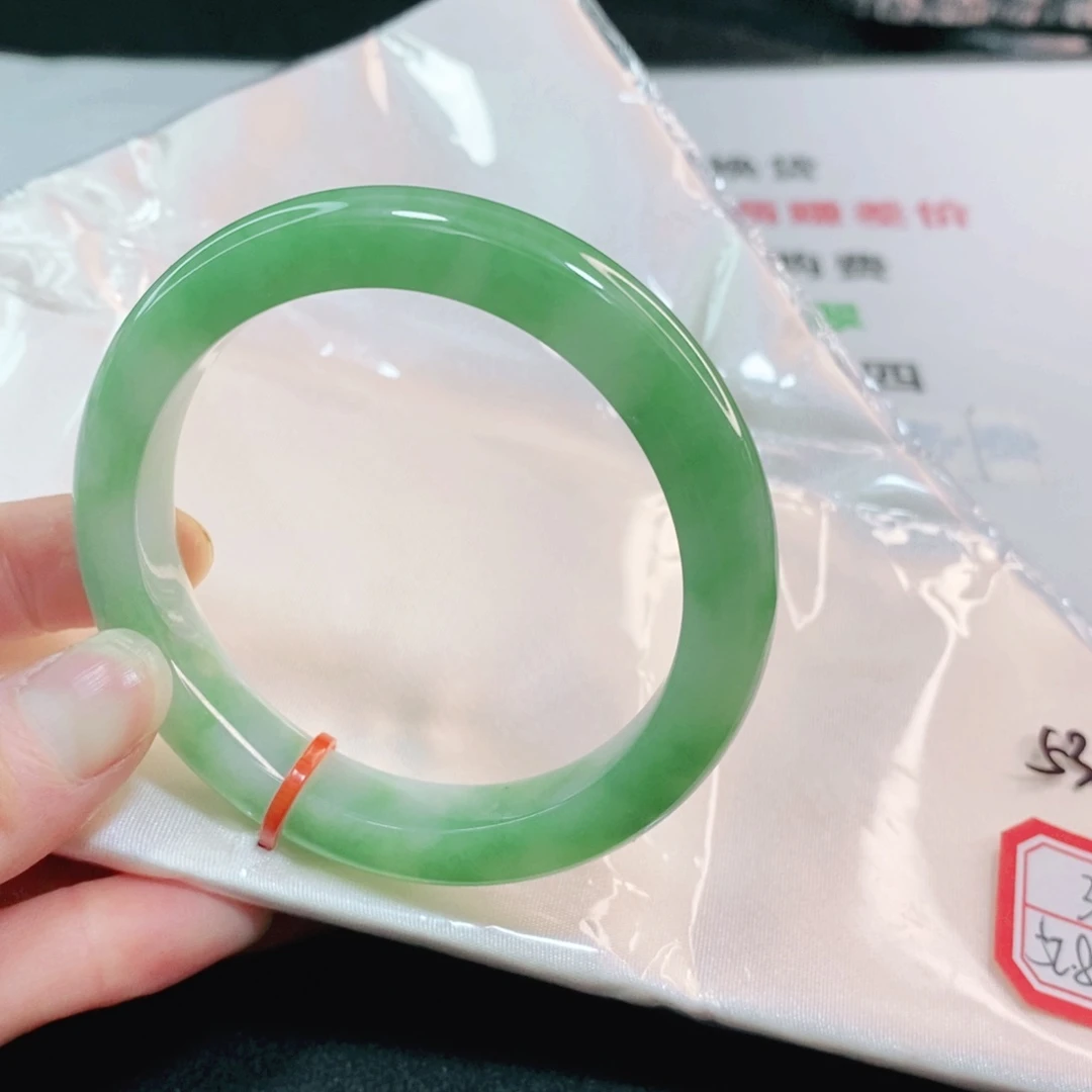 翡翠手镯未镶嵌人****逢53545354535453