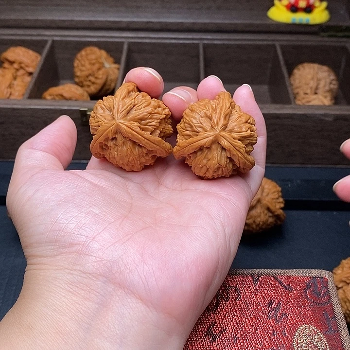 哈***喽把件文玩核桃白奔