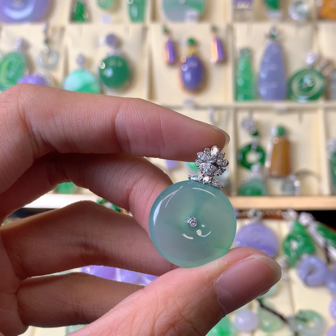 翡翠颈饰18K金镶嵌吊坠