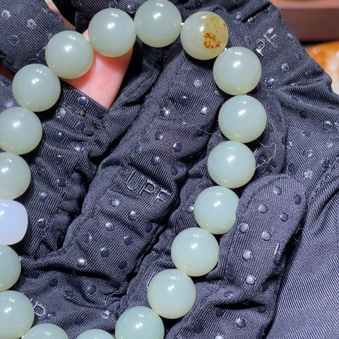 颈饰未镶嵌和田玉手串