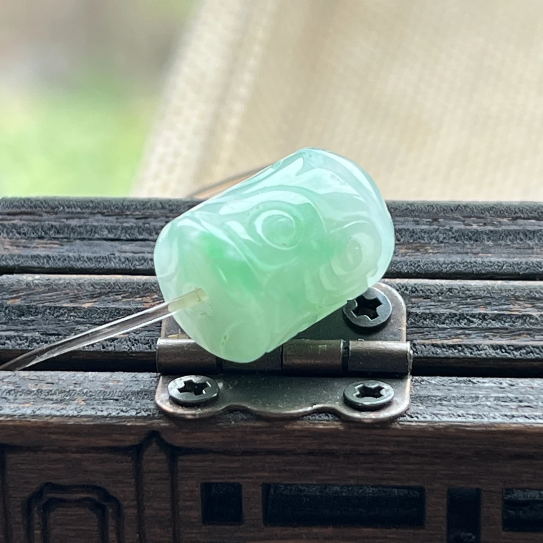 白底飘绿复古回纹桶珠天然缅甸a翡翠路路通吊坠转运珠手串直筒珠