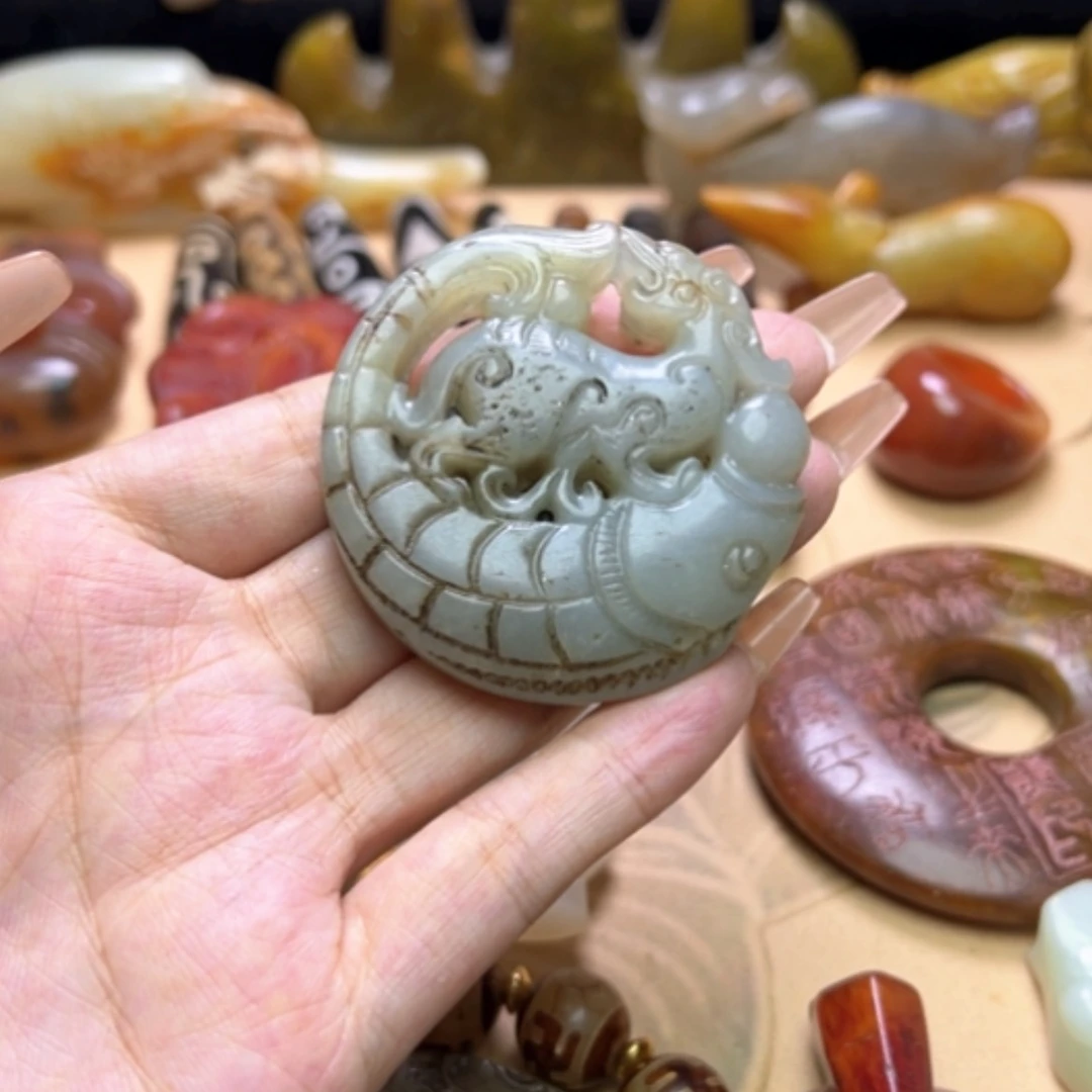 【闪购商品】蛇纹石玉足铂镶嵌颈饰