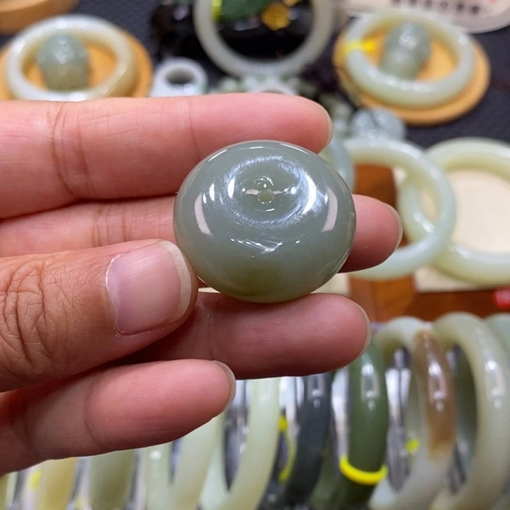 和田玉未镶嵌颈饰且末蓝平安扣