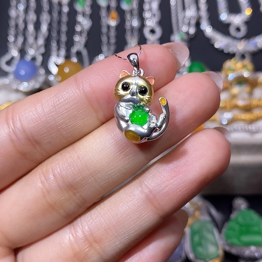 翡翠18K金镶嵌颈饰吊坠