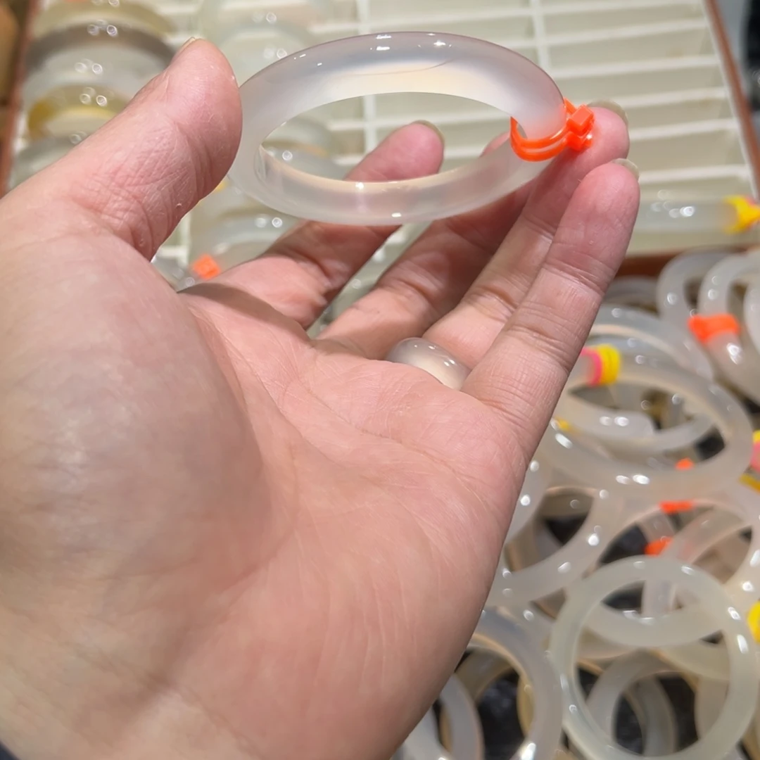 玛瑙/玉髓未镶嵌手镯56圈有包容32